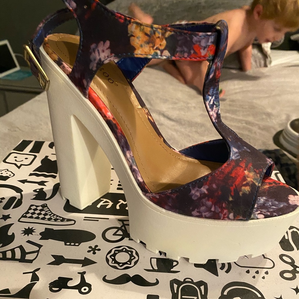 NWT flower heels